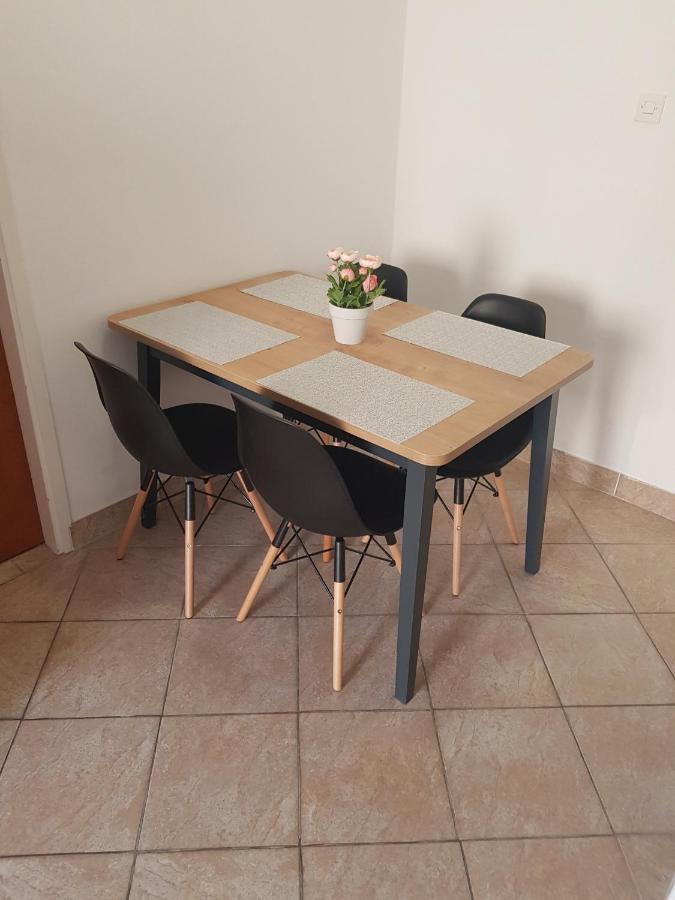 Apartmani Katica Novalja Eksteriør bilde