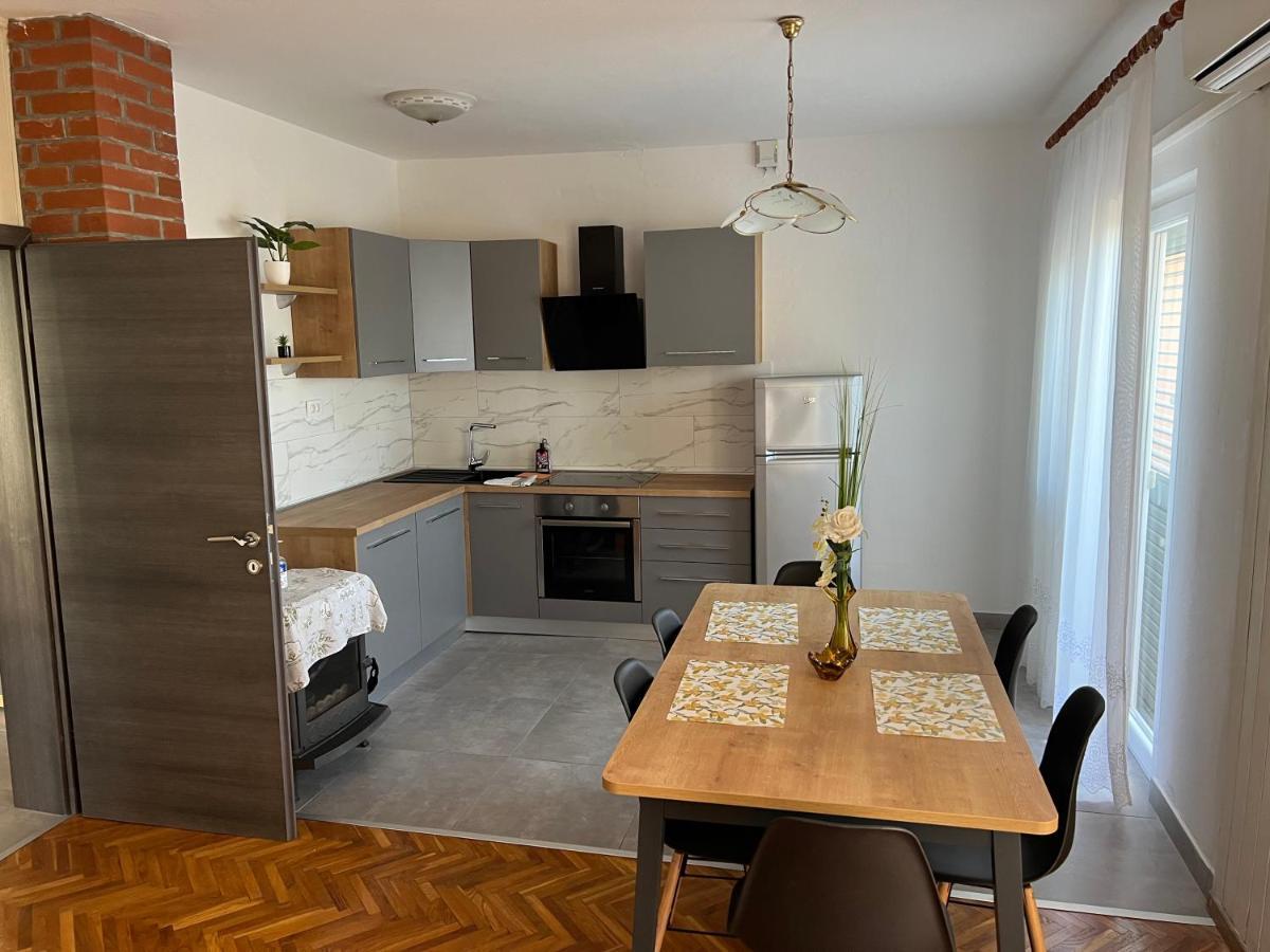 Apartmani Katica Novalja Eksteriør bilde